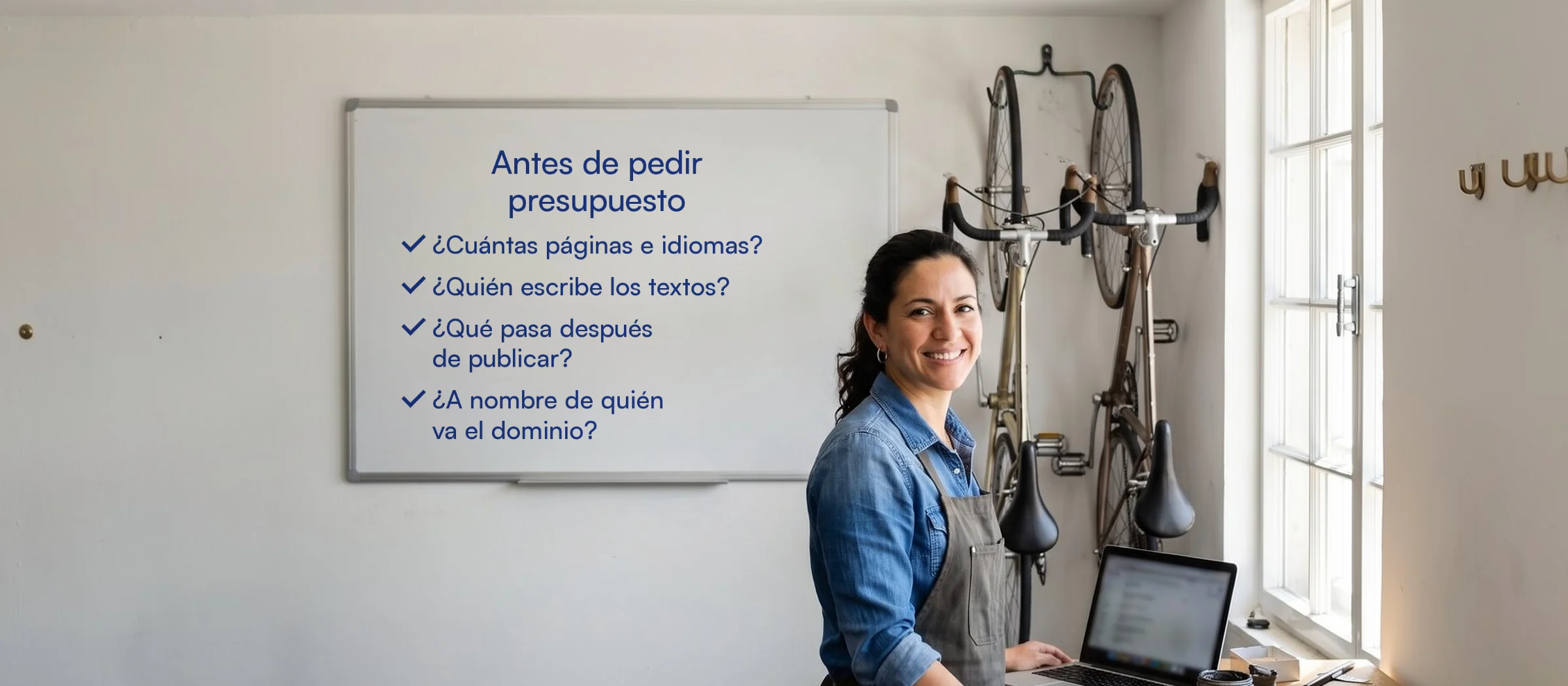 Dueña de un taller de bicicletas de Coconut Grove junto a una pizarra: antes de pedir presupuesto, pregunta cuántas páginas e idiomas, quién escribe los textos, qué pasa después de publicar y a nombre de quién va el dominio.