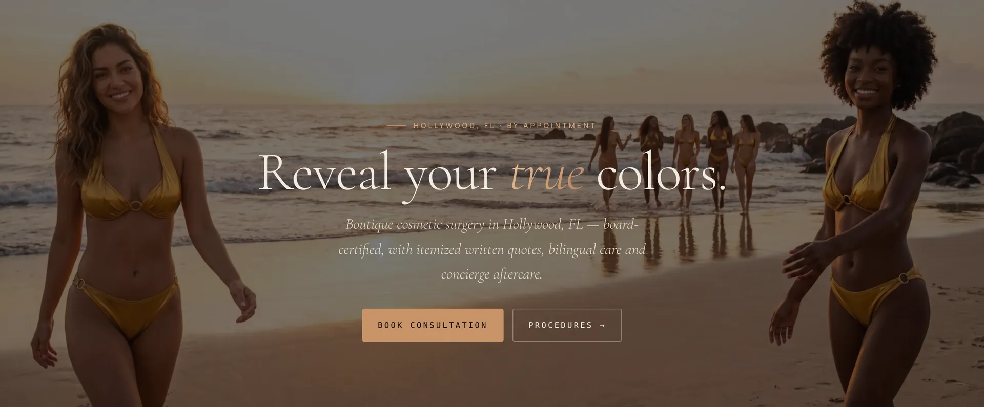 Portada de la web de una clínica estética en escritorio: titular, dos botones y una foto de playa
